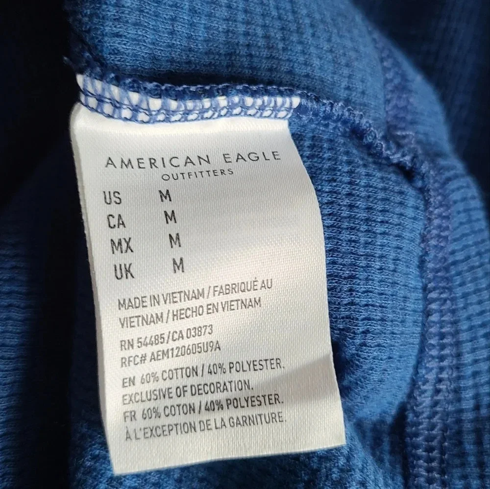 NWT American Eagle Outfitters Blue Tshirt long sleeve sz.M
